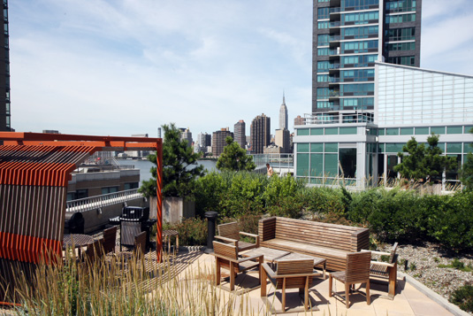 Amenities gallery - 6 of 10 - outdoor rooftop space at 4705 Center Boulevard